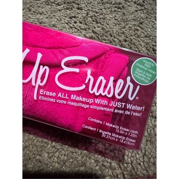 The Original MakeUp Eraser Effortlessly Remove All Makeup - Picture 5 of 9